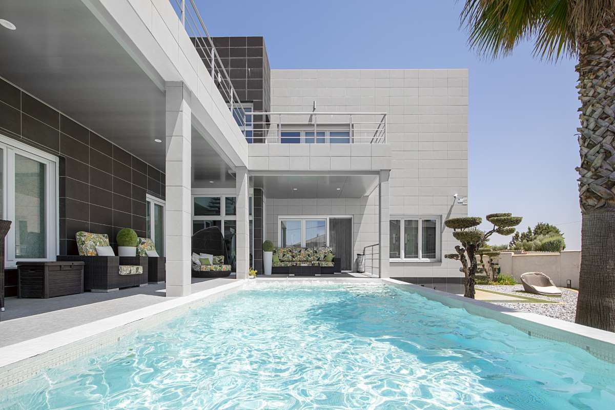 Step-by-Step: How to Track Overdue Invoices for Pool Service Invoices