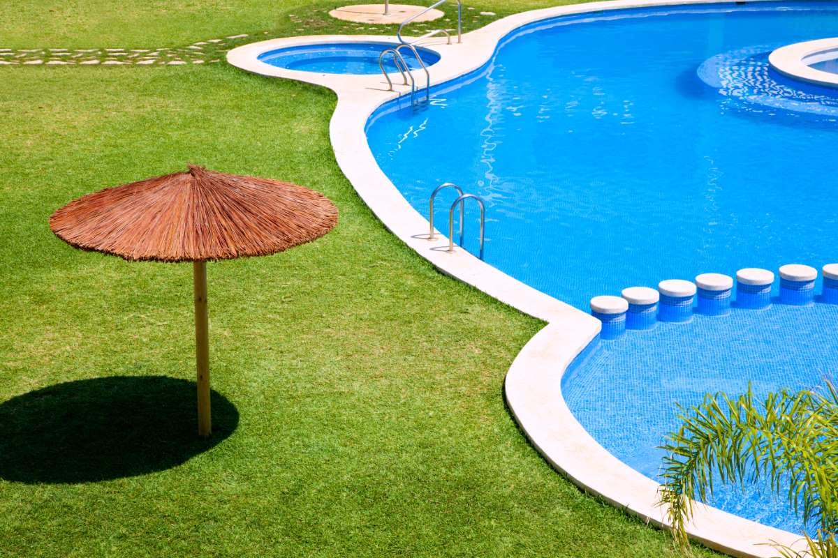 The Benefits of Low-impact Cleaning for Your Business and the Environment