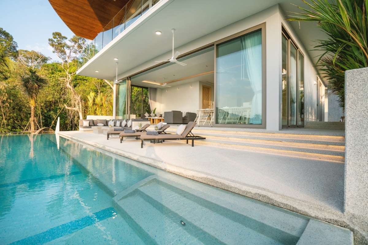 The Impact of Climate on Pool Equipment Performance