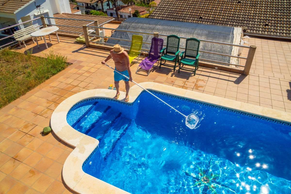 How to Manage Multi-Generational Teams in Pool Businesses