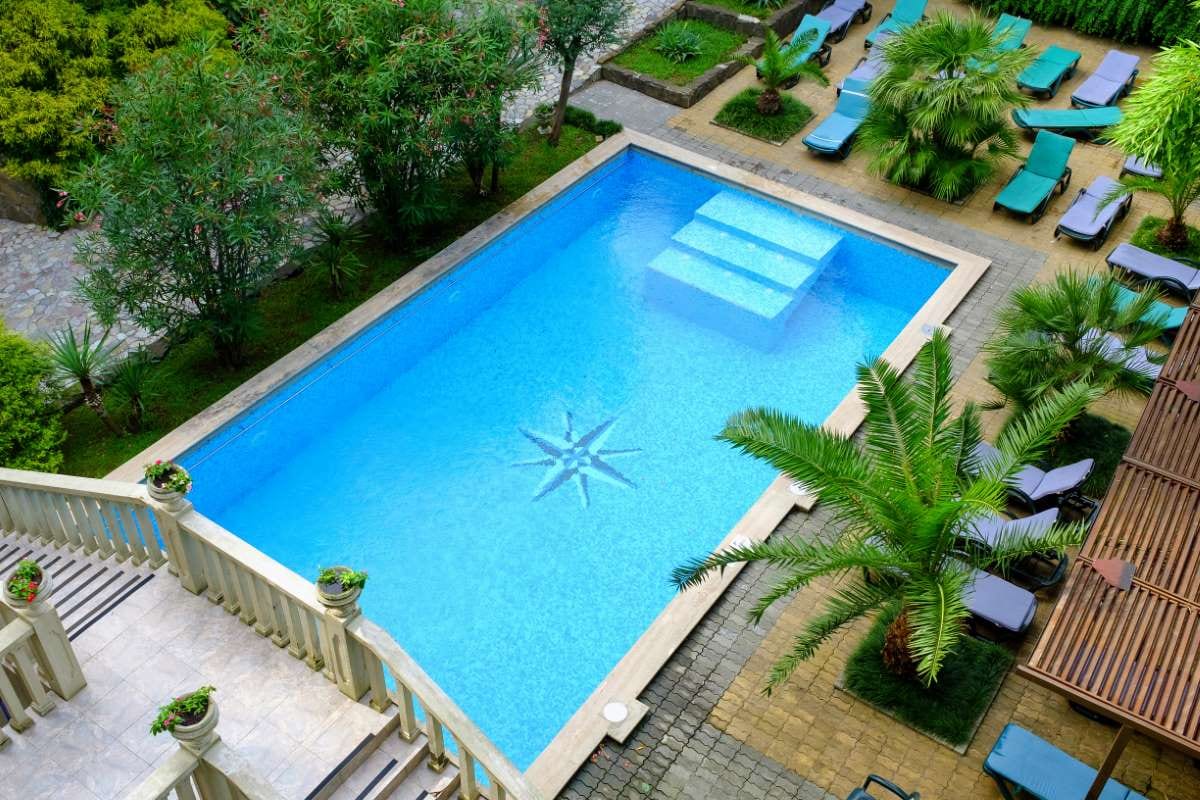 How to Track Hours for Your Pool Service Invoicing